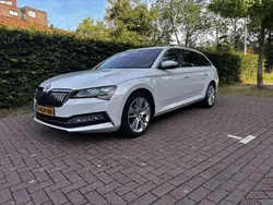 Wit Gebruikt 2020 Skoda Superb SportLine Stationwagen | € 24.999 (Iets duurder)