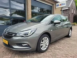 Grijs Gebruikt 2017 Opel Astra Edition Hatchback | € 10.500 (Eerlijke prijs)
