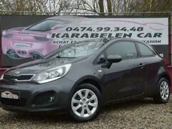 Grijs Gebruikt 2014 Kia Rio Sedan | € 9.900 (Eerlijke prijs)