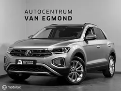 Grijs Gebruikt 2024 VW T-Roc Business SUV | € 30.999 (Eerlijke prijs)