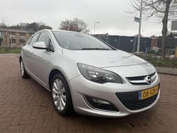Grijs Gebruikt 2012 Opel Astra Cosmo Hatchback | € 3.999 (Eerlijke prijs)