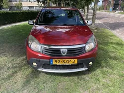 Rood Gebruikt 2012 Dacia Sandero Stepway Hatchback | € 3.400