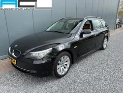 Zwart, metallic lak Gebruikt 2009 BMW 520 Executive Stationwagen | € 8.900 (Duur)