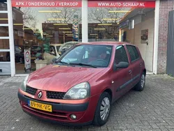 Rood Gebruikt 2003 Renault Clio II Authentique Hatchback | € 799 (Goede deal)