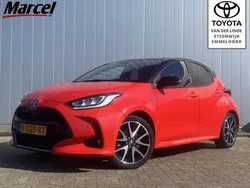 Rood, metallic lak Gebruikt 2021 Toyota Yaris Edition Hatchback | € 22.400 (Eerlijke prijs)