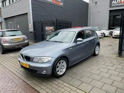 Blauw, metallic lak Gebruikt 2005 BMW 116 Executive Hatchback | € 2.999 (Goede deal)