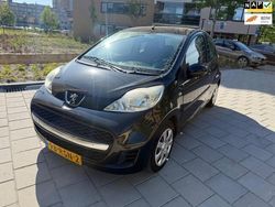 Zwart Gebruikt 2011 Peugeot 107 Hatchback | € 1.999 (Eerlijke prijs)