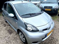 Grijs Gebruikt 2011 Toyota Aygo Cool Hatchback | € 3.750 (Iets duurder)