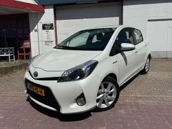 Wit, metallic lak Gebruikt 2013 Toyota Yaris Hybrid Hatchback | € 9.450 (Eerlijke prijs)