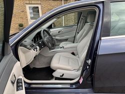 Blauw Gebruikt 2014 Mercedes E300 Ambition Sedan | € 16.499 (Eerlijke prijs)