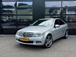 Grijs, metallic lak Gebruikt 2011 Mercedes C180 Avantgarde Sedan | € 8.999 (Goede deal)
