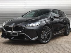 Zwart Nieuw 2025 BMW 120 Comfort Edition Hatchback | € 51.689 (Goede deal)