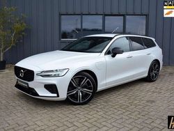 Wit, metallic lak Gebruikt 2020 Volvo V60 R-Design Stationwagen | € 33.950 (Eerlijke prijs)