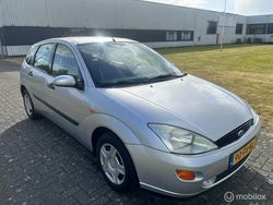 Grijs Gebruikt 2000 Ford Focus Ghia Hatchback | € 1.399 (Eerlijke prijs)