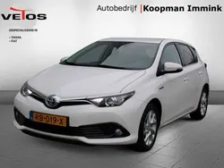 Wit Gebruikt 2017 Toyota Auris Hybrid Hatchback | € 17.950 (Iets duurder)