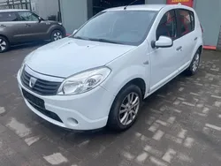 Wit Gebruikt 2011 Dacia Sandero Lauréate Hatchback | € 3.499