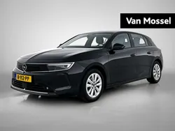 Zwart Gebruikt 2022 Opel Astra Edition Hatchback | € 17.940 (Eerlijke prijs)