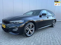 Zwart Gebruikt 2021 BMW 320 Executive Stationwagen | € 20.900 (Eerlijke prijs)