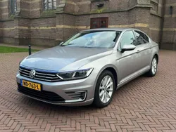 Zilver Gebruikt 2016 VW Passat GTE Sedan | € 17.000 (Eerlijke prijs)