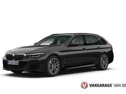 Zwart (metallic) Gebruikt 2022 BMW 520 M Sport Stationwagen | € 34.950 (Goede deal)
