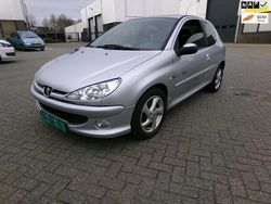 Grijs Gebruikt 2005 Peugeot 206 Quiksilver Hatchback | € 800 (Eerlijke prijs)
