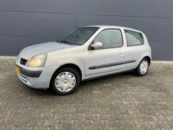 Grijs Gebruikt 2004 Renault Clio II Authentique Hatchback | € 2.699 (Eerlijke prijs)