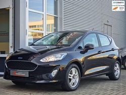 Zwart (metallic) Gebruikt 2019 Ford Fiesta Trend Hatchback | € 8.938 (Eerlijke prijs)