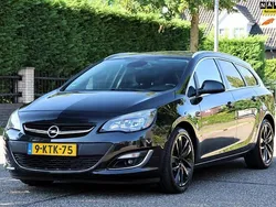 Zwart Gebruikt 2013 Opel Astra Cosmo Stationwagen | € 4.395 (Eerlijke prijs)