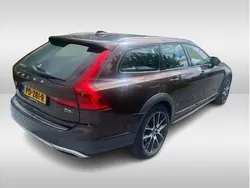 Bruin Gebruikt 2017 Volvo V90 CC Pro Stationwagen | € 27.950 (Eerlijke prijs)