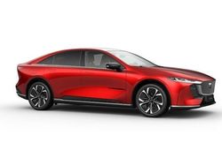 Rood Nieuw 2025 Mazda 6e Takumi-Line Hatchback | € 44.499 (Eerlijke prijs)