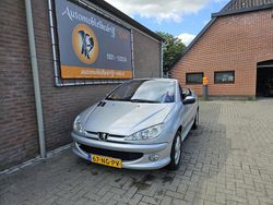Grijs Gebruikt 2003 Peugeot 206 Cabriolet | € 1.445 (Eerlijke prijs)