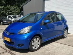 Blauw Gebruikt 2010 Toyota Aygo Comfort Hatchback | € 1.599 (Eerlijke prijs)