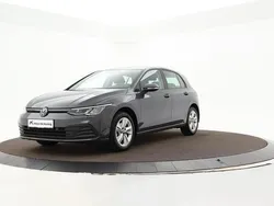 Grijs Gebruikt 2022 VW Golf VIII Life Hatchback | € 23.440 (Goede deal)