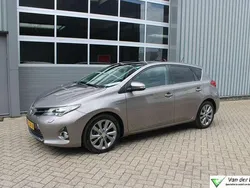 Bruin Gebruikt 2013 Toyota Auris Hybrid Hatchback | € 9.450 (Eerlijke prijs)