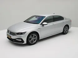 Grijs Gebruikt 2020 VW Passat Business Sedan | € 23.000 (Eerlijke prijs)