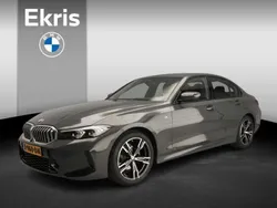 Grijs Gebruikt 2023 BMW 318 Shadowline Sedan | € 38.900 (Eerlijke prijs)