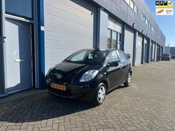 Zwart, metallic lak Gebruikt 2008 Toyota Yaris Hatchback | € 4.850 (Eerlijke prijs)
