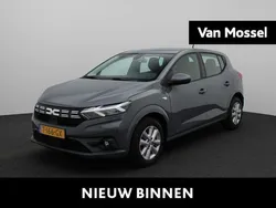 Grijs Gebruikt 2023 Dacia Sandero Expression Hatchback | € 16.440 (Goede deal)