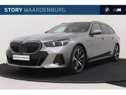 Grijs, metallic lak Gebruikt 2025 BMW 530 M Sport Stationwagen | € 86.495