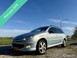 Grijs Gebruikt 2005 Peugeot 206 Griffe Stationwagen | € 1.250 (Eerlijke prijs)