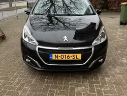 Zwart Gebruikt 2016 Peugeot 208 Premium Hatchback | € 7.950 (Iets duurder)