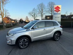 Grijs Gebruikt 2024 Suzuki Vitara Style SUV | € 26.650 (Eerlijke prijs)
