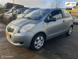 Grijs, metallic lak Gebruikt 2006 Toyota Yaris Terra Hatchback | € 3.499 (Eerlijke prijs)