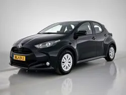 Zwart Gebruikt 2024 Toyota Yaris Active Hatchback | € 22.945 (Eerlijke prijs)