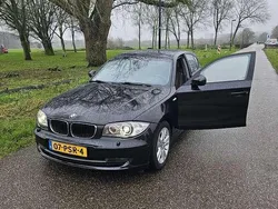 Zwart Gebruikt 2011 BMW 116 Hatchback | € 6.500 (Eerlijke prijs)