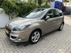 Beige, metallic lak Gebruikt 2011 Renault Scénic III Dynamique MPV | € 5.250 (Eerlijke prijs)