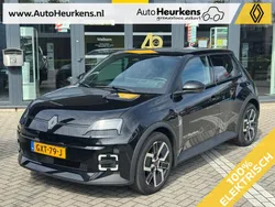 Zwart Gebruikt 2024 Renault R5 Komfort Hatchback | € 33.640 (Eerlijke prijs)