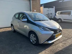 Grijs Gebruikt 2014 Toyota Aygo X-play Hatchback | € 4.999 (Eerlijke prijs)
