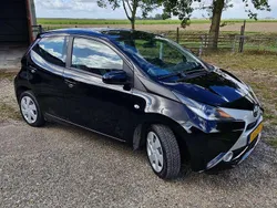Zwart Gebruikt 2016 Toyota Aygo X-play Hatchback | € 6.500 (Goede deal)