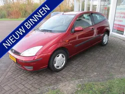 Rood Gebruikt 2002 Ford Focus Hatchback | € 1.260 (Eerlijke prijs)